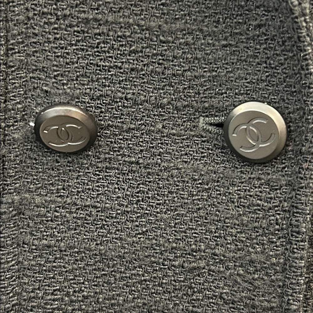 Chanel Boutique Vintage 1998 Black Cropped Wool Bouclé Jacket | CC Buttons FR 40 - Picture 4 of 9